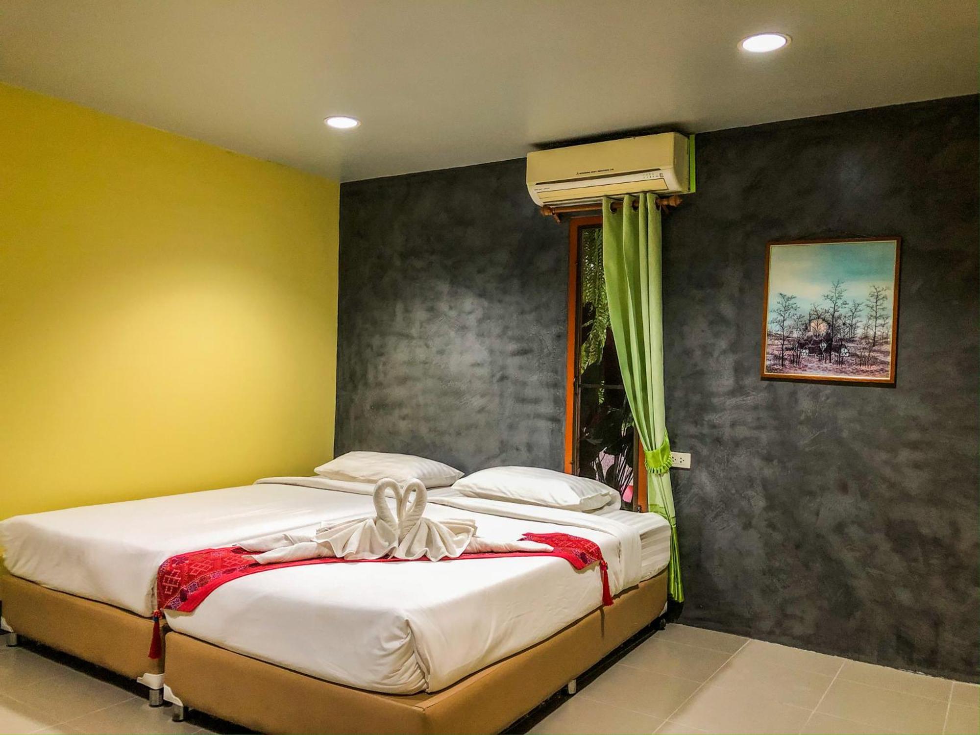 Huen San Fang Hotel โรงแรมเฮือนแสนฝาง Bilik gambar